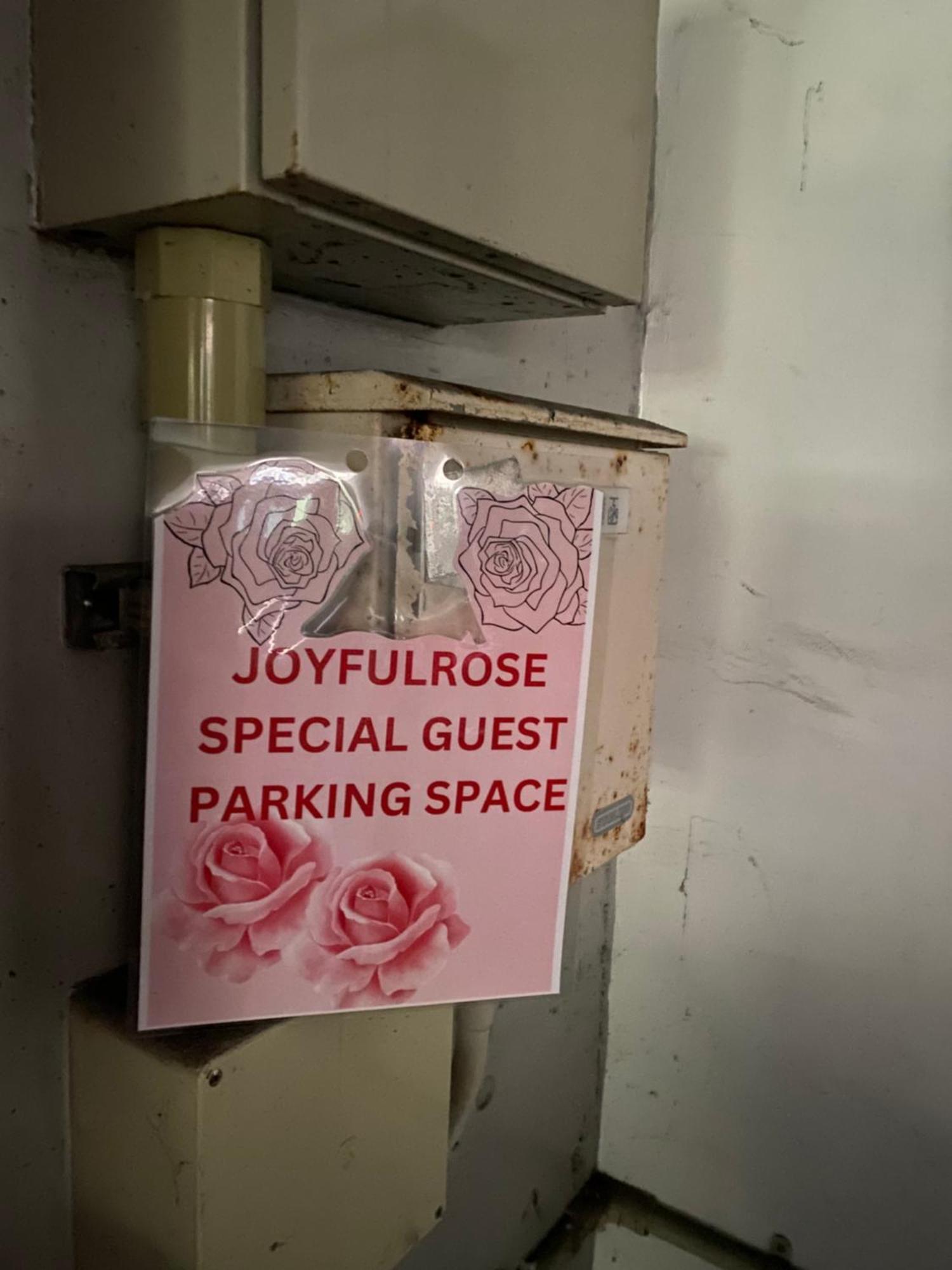 Apartamento Joyful Rose Ginowan Exterior foto