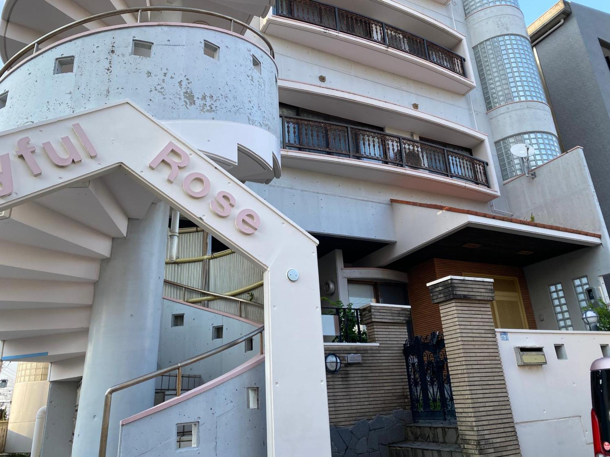 Apartamento Joyful Rose Ginowan Exterior foto